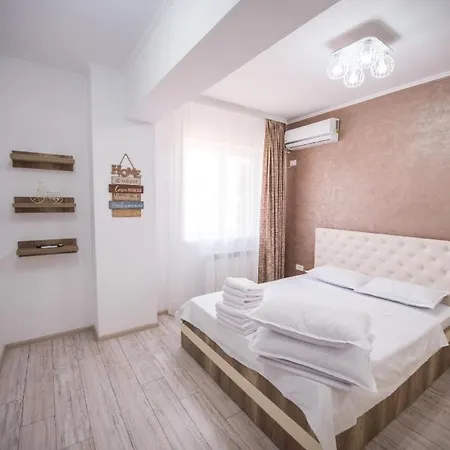 Sophia 2 & Moonlight 3*