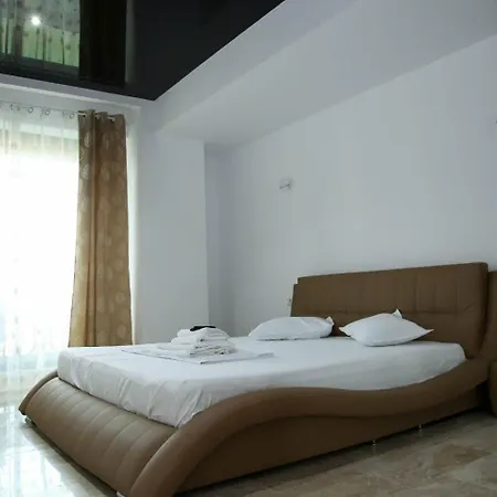 Sophia 2 & Moonlight 3*