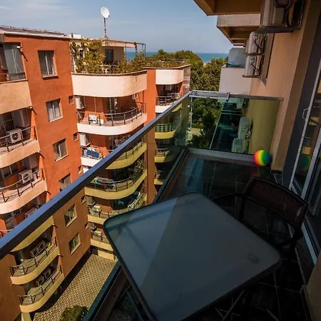 Sophia 2 & Moonlight Mamaia